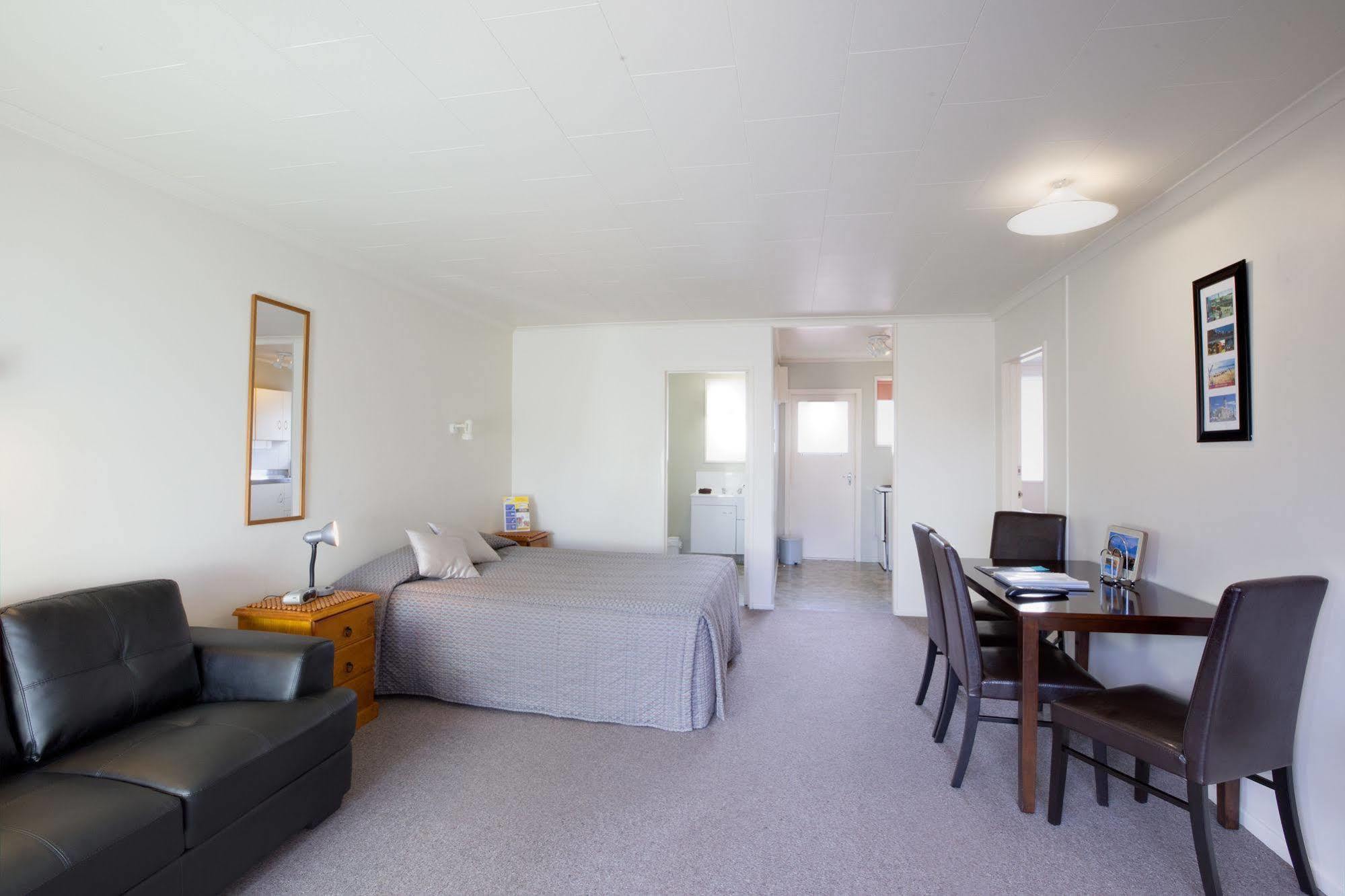Aaa Thames Court Motel Оамару Екстериор снимка